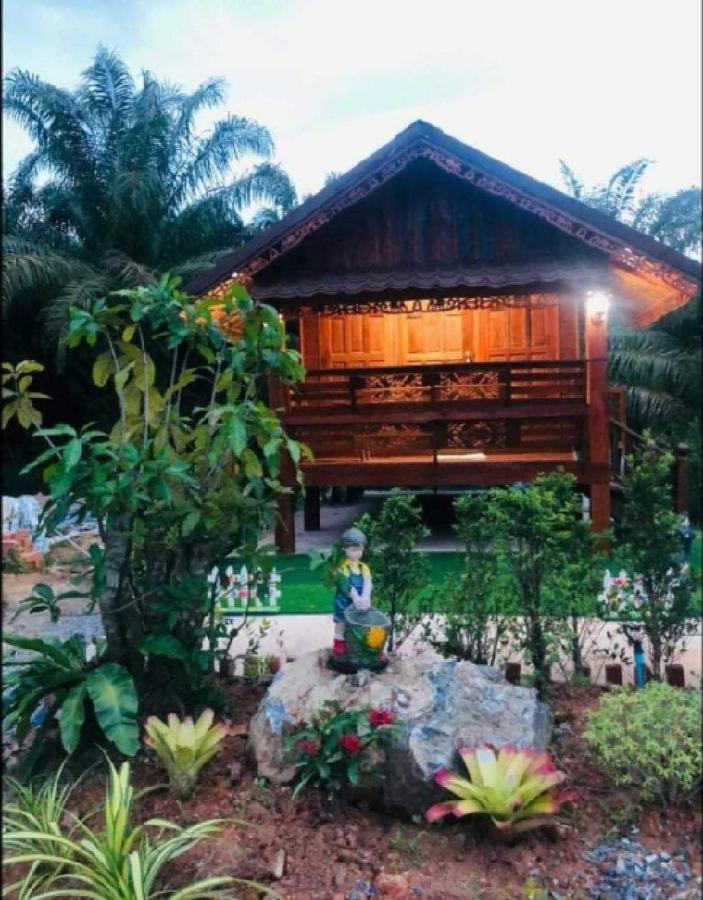 Kob Suk Resort K7 , K10 Sichon Bagian luar foto