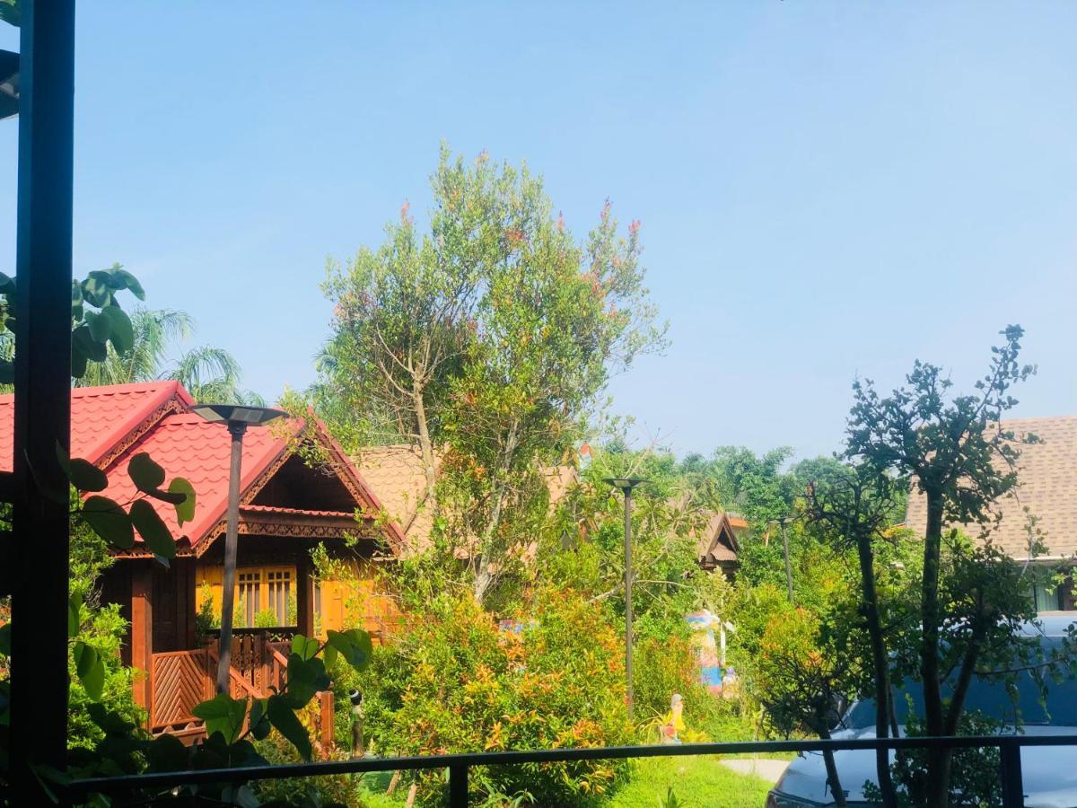 Kob Suk Resort K7 , K10 Sichon Bagian luar foto