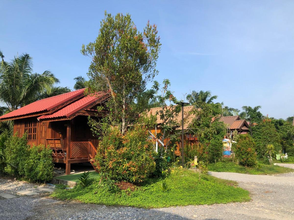 Kob Suk Resort K7 , K10 Sichon Bagian luar foto